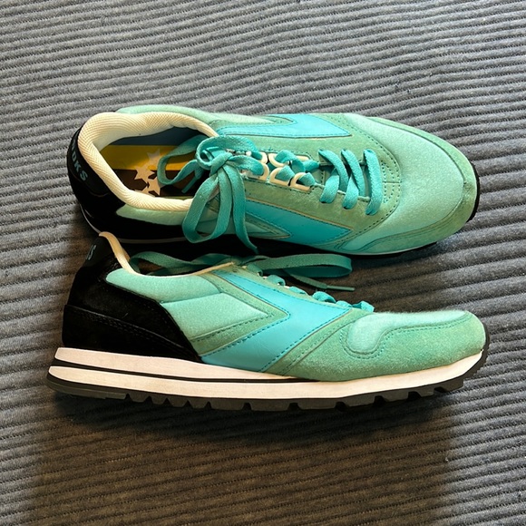 Brooks Shoes - Brooks : Retro Sneakers - 9